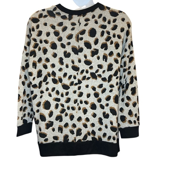 Chic Leopard Print Crew Neck Pullover Medium Loose fit Comfort Oh So Soft! - Picture 6 of 8